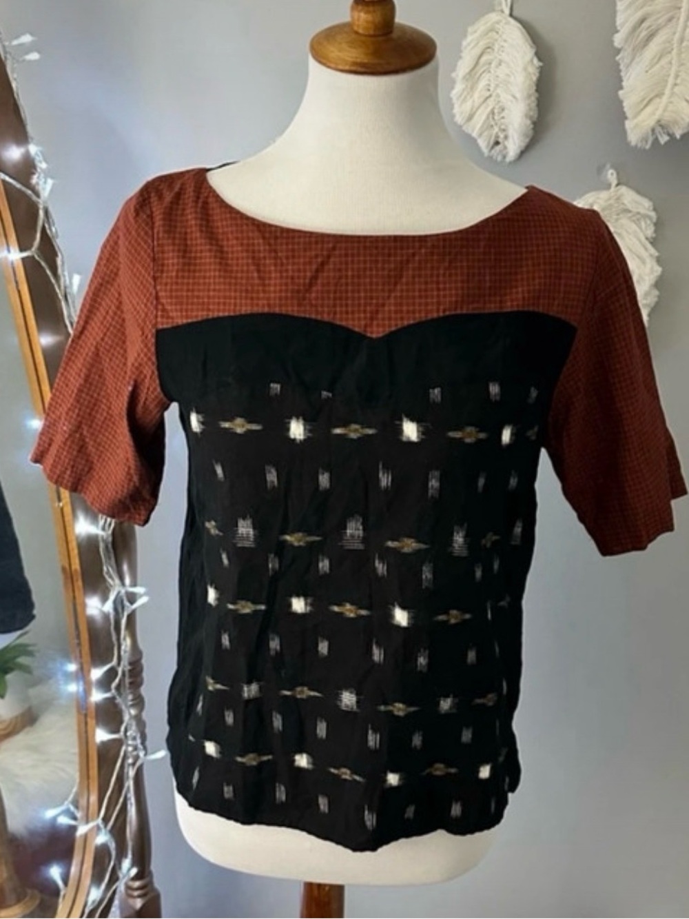 Colorblock Geometric Print Abstract Cotton Scoop-Neck Blouse in Black and Rust